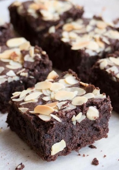 Fudgy Brownis Topping Almond